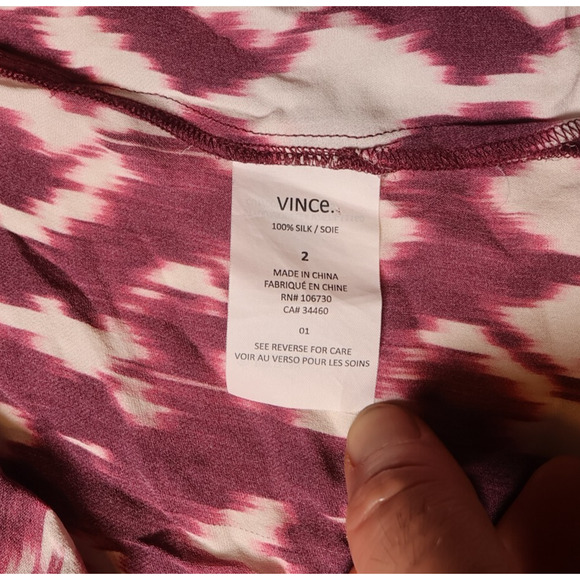 Vince Silk Blouse Burgundy Cream Abstract Print Split Neck Long Sleeve Size 2 - Picture 10 of 12